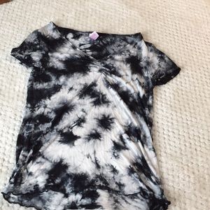 Black and white tie die t- shirt